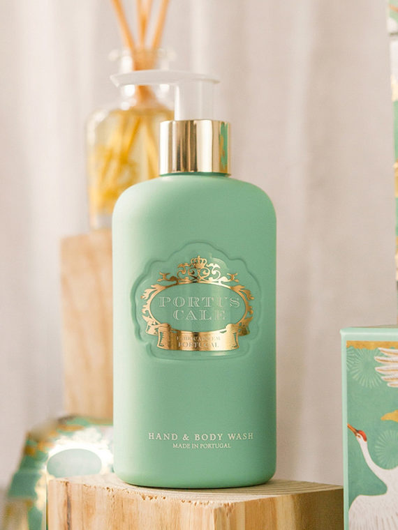 Transform your personal care routine into a moment of pure relaxation with the White Crane Hand & Body Wash.